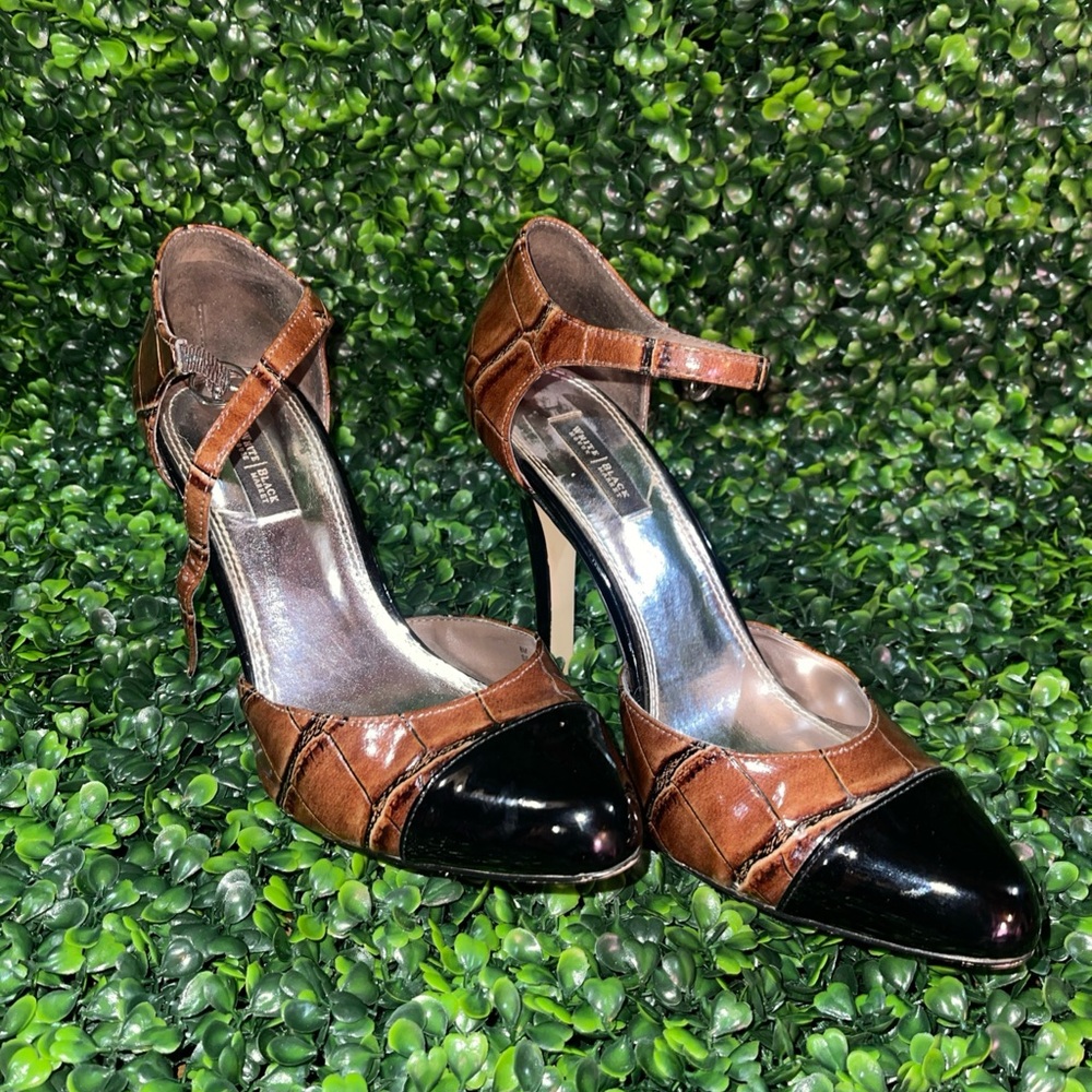 White house Black Market 8M Selena Heels